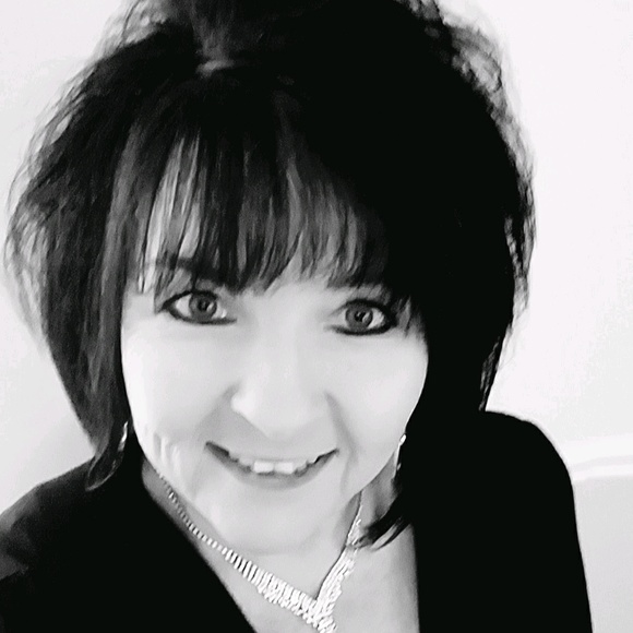 Meet your Posher, Michelle - Picture 1 of 1